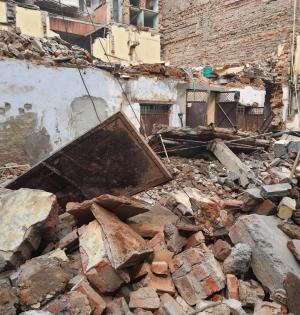 Lucknow: Apartment owner, contractor booked in building collapse case | Lucknow: Apartment owner, contractor booked in building collapse case Lucknow: Apartment owner, contractor booked in building collapse case | Lucknow: Apartment owner, contractor booked in building collapse case