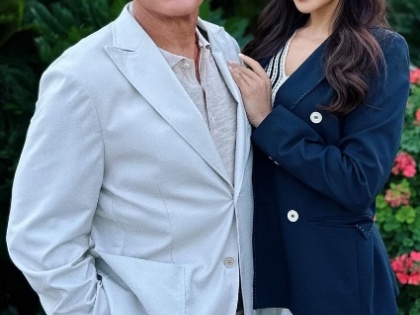 Jacqueline Fernandez posts pic with Hollywood star Jean-Claude Van Damme | Jacqueline Fernandez posts pic with Hollywood star Jean-Claude Van Damme