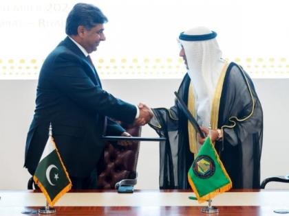 Pakistan, Gulf countries sign preliminary free trade agreement | Pakistan, Gulf countries sign preliminary free trade agreement Pakistan, Gulf countries sign preliminary free trade agreement | Pakistan, Gulf countries sign preliminary free trade agreement