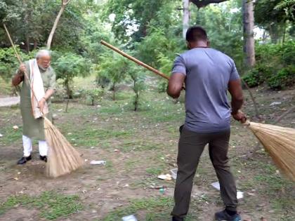 PM participates in cleanliness drive with wrestler Ankit Baiyanpuria | PM participates in cleanliness drive with wrestler Ankit Baiyanpuria PM participates in cleanliness drive with wrestler Ankit Baiyanpuria | PM participates in cleanliness drive with wrestler Ankit Baiyanpuria