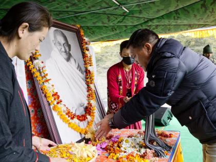 Arunachal CM celebrates Gandhi Jayanti with jawans along LAC with China | Arunachal CM celebrates Gandhi Jayanti with jawans along LAC with China