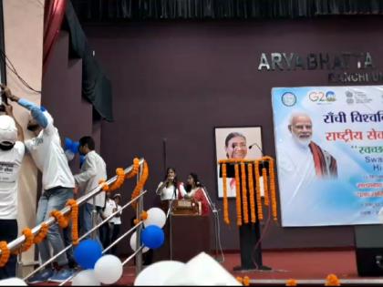 Row in J'Khand as CM Soren's photographs removed during Guv's function | Row in J'Khand as CM Soren's photographs removed during Guv's function Row in J'Khand as CM Soren's photographs removed during Guv's function | Row in J'Khand as CM Soren's photographs removed during Guv's function