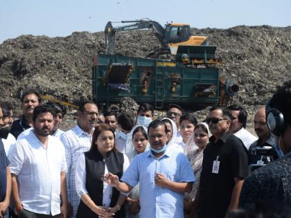 Kejriwal inspects Okhla landfill site, says additional agency to be recruited for garbage removal | Kejriwal inspects Okhla landfill site, says additional agency to be recruited for garbage removal