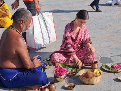 At Gaya temple, Ukrainian woman performs 'pind daan' of those killed in Russia-Ukraine war | At Gaya temple, Ukrainian woman performs 'pind daan' of those killed in Russia-Ukraine war At Gaya temple, Ukrainian woman performs 'pind daan' of those killed in Russia-Ukraine war | At Gaya temple, Ukrainian woman performs 'pind daan' of those killed in Russia-Ukraine war