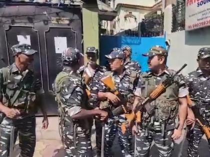 CBI raid concludes at Trinamool MLA's residence, continues in Minister Hakim's home | CBI raid concludes at Trinamool MLA's residence, continues in Minister Hakim's home CBI raid concludes at Trinamool MLA's residence, continues in Minister Hakim's home | CBI raid concludes at Trinamool MLA's residence, continues in Minister Hakim's home