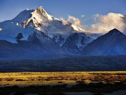 Climbers safely descend Tibet mountain after avalanches | Climbers safely descend Tibet mountain after avalanches Climbers safely descend Tibet mountain after avalanches | Climbers safely descend Tibet mountain after avalanches