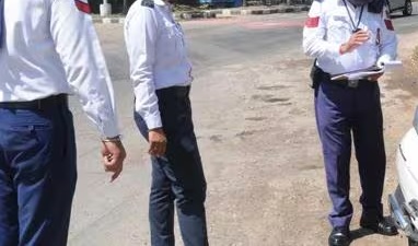 Impersonation heist: Fake traffic cops decamp with Rs 50 L in Delhi robbery | Impersonation heist: Fake traffic cops decamp with Rs 50 L in Delhi robbery Impersonation heist: Fake traffic cops decamp with Rs 50 L in Delhi robbery | Impersonation heist: Fake traffic cops decamp with Rs 50 L in Delhi robbery
