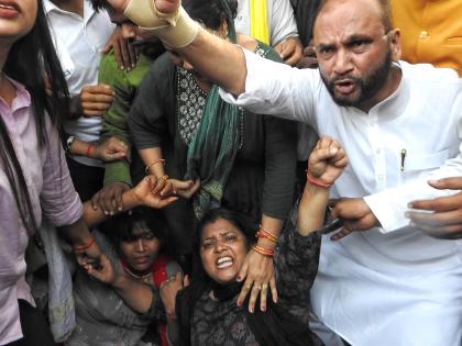 ED summons to Kejriwal: Police detain 17 protesters in NE Delhi | ED summons to Kejriwal: Police detain 17 protesters in NE Delhi ED summons to Kejriwal: Police detain 17 protesters in NE Delhi | ED summons to Kejriwal: Police detain 17 protesters in NE Delhi