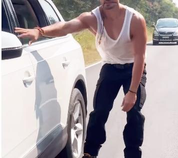 Tiger Shroff heads to work on roller-blades in swag | Tiger Shroff heads to work on roller-blades in swag Tiger Shroff heads to work on roller-blades in swag | Tiger Shroff heads to work on roller-blades in swag