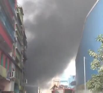 Crores lost in major fire at oil factory in Bengal's Howrah | Crores lost in major fire at oil factory in Bengal's Howrah Crores lost in major fire at oil factory in Bengal's Howrah | Crores lost in major fire at oil factory in Bengal's Howrah