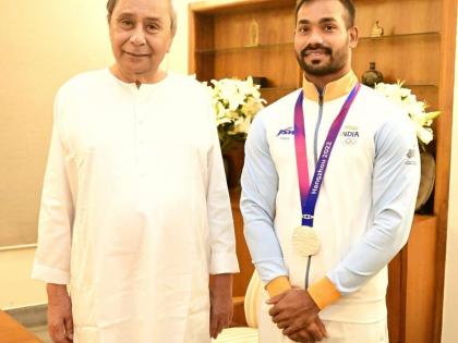 Odisha CM Naveen Patnaik felicitates javelin thrower Kishore Kumar Jena for his Asian Games silver medal | Odisha CM Naveen Patnaik felicitates javelin thrower Kishore Kumar Jena for his Asian Games silver medal Odisha CM Naveen Patnaik felicitates javelin thrower Kishore Kumar Jena for his Asian Games silver medal | Odisha CM Naveen Patnaik felicitates javelin thrower Kishore Kumar Jena for his Asian Games silver medal