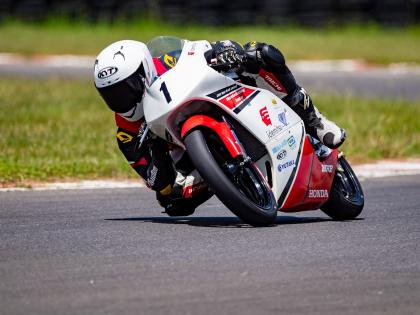 Kavin Quintal, Rakshith S Dave, Vivek Rohit Kapadia secure 1-2-3 positions in Race 1 | Kavin Quintal, Rakshith S Dave, Vivek Rohit Kapadia secure 1-2-3 positions in Race 1 Kavin Quintal, Rakshith S Dave, Vivek Rohit Kapadia secure 1-2-3 positions in Race 1 | Kavin Quintal, Rakshith S Dave, Vivek Rohit Kapadia secure 1-2-3 positions in Race 1