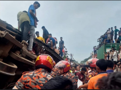 20 killed, 50 injured in Dhaka train collision | 20 killed, 50 injured in Dhaka train collision