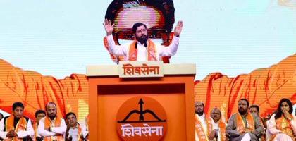 Shinde bows & vows before Chhatrapati to give justice and quotas to Marathas | Shinde bows & vows before Chhatrapati to give justice and quotas to Marathas