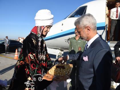 Jaishankar reaches Kyrgyzstan to attend SCO heads of government meeting | Jaishankar reaches Kyrgyzstan to attend SCO heads of government meeting
