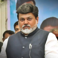 Sacked cop's reinstatement by Thackeray drove biz out of Maha: Minister | Sacked cop's reinstatement by Thackeray drove biz out of Maha: Minister Sacked cop's reinstatement by Thackeray drove biz out of Maha: Minister | Sacked cop's reinstatement by Thackeray drove biz out of Maha: Minister