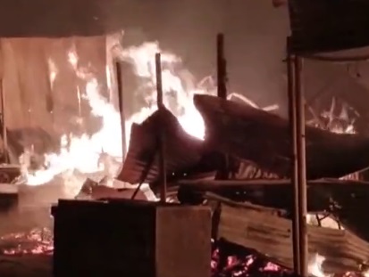 24 shops gutted in major fire in UP’s Firozabad | 24 shops gutted in major fire in UP’s Firozabad 24 shops gutted in major fire in UP’s Firozabad | 24 shops gutted in major fire in UP’s Firozabad