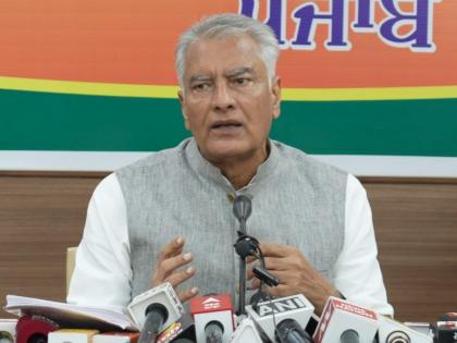 Punjab CM makes mockery of state's water concern: Jakhar | Punjab CM makes mockery of state's water concern: Jakhar Punjab CM makes mockery of state's water concern: Jakhar | Punjab CM makes mockery of state's water concern: Jakhar