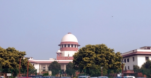 SC stays Gujarat HC order sentencing policemen to 14-day jail for public flogging | SC stays Gujarat HC order sentencing policemen to 14-day jail for public flogging