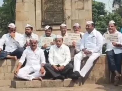 Now, all-parties Maratha MLAs stage roadblock outside Mantralaya for quotas | Now, all-parties Maratha MLAs stage roadblock outside Mantralaya for quotas Now, all-parties Maratha MLAs stage roadblock outside Mantralaya for quotas | Now, all-parties Maratha MLAs stage roadblock outside Mantralaya for quotas
