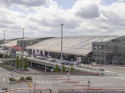 Hamburg airport closed after possible hostage situation | Hamburg airport closed after possible hostage situation Hamburg airport closed after possible hostage situation | Hamburg airport closed after possible hostage situation