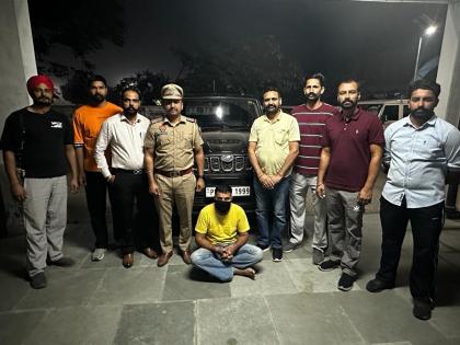 Two held after chase of 40 km along Pakistan border in Punjab, 2 kg heroin seized | Two held after chase of 40 km along Pakistan border in Punjab, 2 kg heroin seized Two held after chase of 40 km along Pakistan border in Punjab, 2 kg heroin seized | Two held after chase of 40 km along Pakistan border in Punjab, 2 kg heroin seized