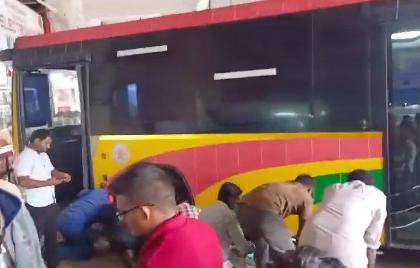 Rs 10 L ex-gratia to families of Vijayawada bus accident victims | Rs 10 L ex-gratia to families of Vijayawada bus accident victims Rs 10 L ex-gratia to families of Vijayawada bus accident victims | Rs 10 L ex-gratia to families of Vijayawada bus accident victims