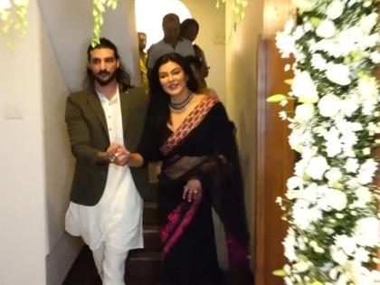 Sushmita Sen, former partner Rohman Shawl hold hands at Diwali party | Sushmita Sen, former partner Rohman Shawl hold hands at Diwali party Sushmita Sen, former partner Rohman Shawl hold hands at Diwali party | Sushmita Sen, former partner Rohman Shawl hold hands at Diwali party