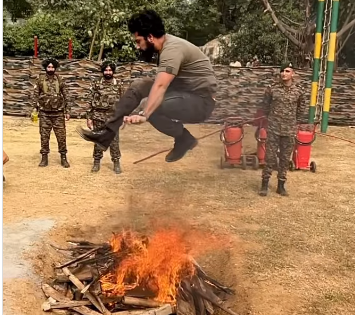 'Sam Bahadur': 6th Sikh Regiment warmly receives Vicky Kaushal in Delhi | 'Sam Bahadur': 6th Sikh Regiment warmly receives Vicky Kaushal in Delhi