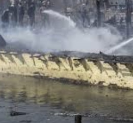 3 houseboats gutted in Srinagar's Dal Lake | 3 houseboats gutted in Srinagar's Dal Lake