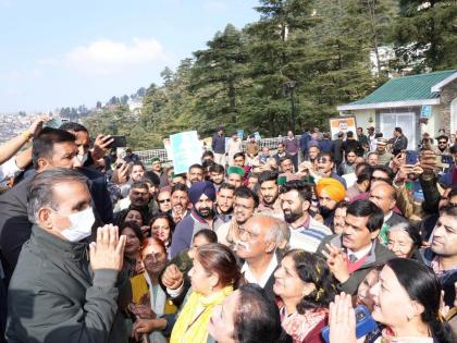 Himachal CM reaches Shimla after fortnight-long hospitalisation in AIIMS, Delhi | Himachal CM reaches Shimla after fortnight-long hospitalisation in AIIMS, Delhi Himachal CM reaches Shimla after fortnight-long hospitalisation in AIIMS, Delhi | Himachal CM reaches Shimla after fortnight-long hospitalisation in AIIMS, Delhi