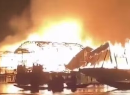 3 Bangladeshi tourists killed in Srinagar houseboat blaze | 3 Bangladeshi tourists killed in Srinagar houseboat blaze 3 Bangladeshi tourists killed in Srinagar houseboat blaze | 3 Bangladeshi tourists killed in Srinagar houseboat blaze