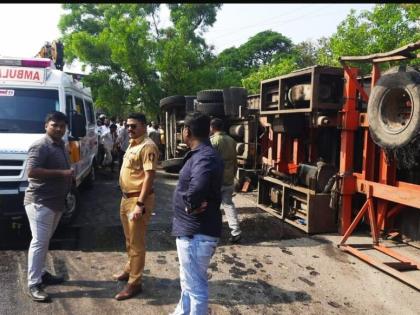 3 killed as container truck rams into two motorcycles on Mumbai-Pune highway | 3 killed as container truck rams into two motorcycles on Mumbai-Pune highway 3 killed as container truck rams into two motorcycles on Mumbai-Pune highway | 3 killed as container truck rams into two motorcycles on Mumbai-Pune highway