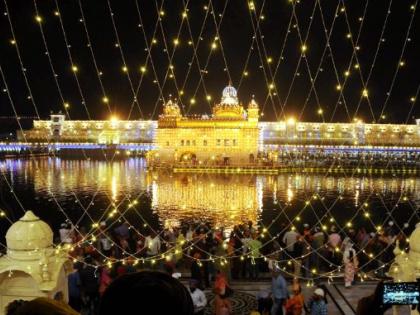 Massive crowds converge at Golden Temple to mark Bandi Chhor Diwas, Diwali | Massive crowds converge at Golden Temple to mark Bandi Chhor Diwas, Diwali