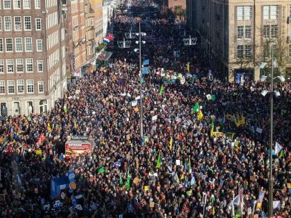 Tens of thousands march for climate action in Dutch capital | Tens of thousands march for climate action in Dutch capital Tens of thousands march for climate action in Dutch capital | Tens of thousands march for climate action in Dutch capital
