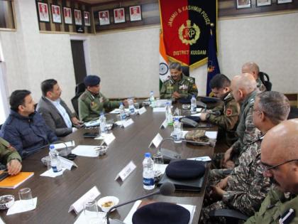 J&K DGP reviews security scenario at Kulgam | J&K DGP reviews security scenario at Kulgam