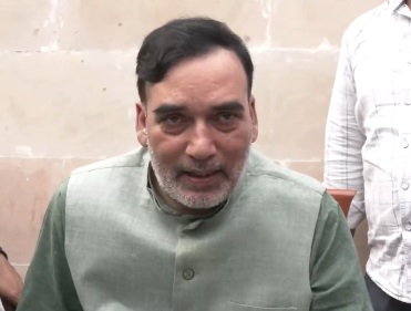 Gopal Rai flags off special water sprinkling campaign, anti-smog guns sent to 70 Assemblies | Gopal Rai flags off special water sprinkling campaign, anti-smog guns sent to 70 Assemblies