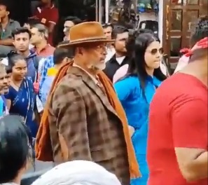 Nana Patekar loses cool, whacks pesky Varanasi fan sneaking in for selfie | Nana Patekar loses cool, whacks pesky Varanasi fan sneaking in for selfie