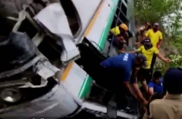 33 killed, 22 injured as bus falls into deep gorge in J&K's Doda | 33 killed, 22 injured as bus falls into deep gorge in J&K's Doda 33 killed, 22 injured as bus falls into deep gorge in J&K's Doda | 33 killed, 22 injured as bus falls into deep gorge in J&K's Doda
