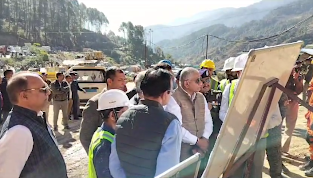 Tunnel collapse: Augur drilling machine gets to work, Union minister V.K. Singh takes stock | Tunnel collapse: Augur drilling machine gets to work, Union minister V.K. Singh takes stock
