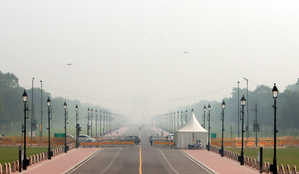 Delhi records minimum temp of 8.3, air quality 'severe' at some stations | Delhi records minimum temp of 8.3, air quality 'severe' at some stations