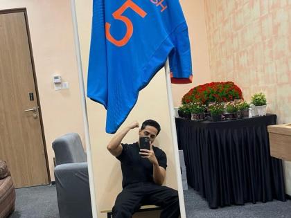 Ayushmann cheers for team India, catches last flight to Ahmedabad for WC final | Ayushmann cheers for team India, catches last flight to Ahmedabad for WC final