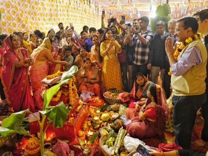 Kejriwal visits ghats on Chhath Puja in Delhi | Kejriwal visits ghats on Chhath Puja in Delhi Kejriwal visits ghats on Chhath Puja in Delhi | Kejriwal visits ghats on Chhath Puja in Delhi
