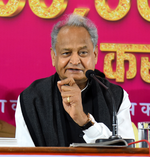 Gehlot hospitalised after he tests positive for Covid & swine flu | Gehlot hospitalised after he tests positive for Covid & swine flu