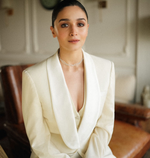 Christmas is one of my favourite times of the year: Alia Bhatt | Christmas is one of my favourite times of the year: Alia Bhatt Christmas is one of my favourite times of the year: Alia Bhatt | Christmas is one of my favourite times of the year: Alia Bhatt