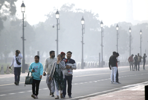 Delhi's poor air quality spikes respiratory, cardiac problems: Doctors | Delhi's poor air quality spikes respiratory, cardiac problems: Doctors