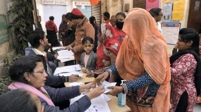 Rajasthan polls: 40.27% turnout till 1 p.m; violence, faulty EVMs reported | Rajasthan polls: 40.27% turnout till 1 p.m; violence, faulty EVMs reported