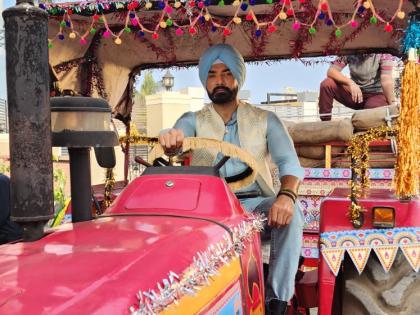 Avinesh Rekhi masters tractor driving for 'Ikk Kudi Punjab Di' | Avinesh Rekhi masters tractor driving for 'Ikk Kudi Punjab Di' Avinesh Rekhi masters tractor driving for 'Ikk Kudi Punjab Di' | Avinesh Rekhi masters tractor driving for 'Ikk Kudi Punjab Di'