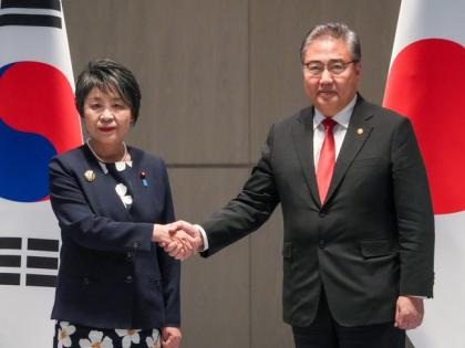Top diplomats of S.Korea, Japan hold bilateral talks ahead of trilateral talks with China | Top diplomats of S.Korea, Japan hold bilateral talks ahead of trilateral talks with China Top diplomats of S.Korea, Japan hold bilateral talks ahead of trilateral talks with China | Top diplomats of S.Korea, Japan hold bilateral talks ahead of trilateral talks with China