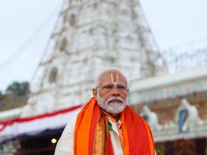 PM Modi offers prayers at Tirumala temple | PM Modi offers prayers at Tirumala temple
